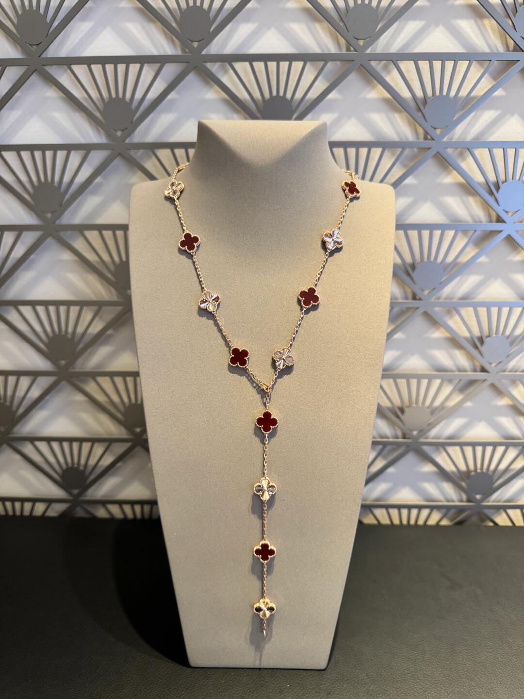[CiCi]CLOVER 20 MOTIFS LASER CARNELIAN NECKLACE