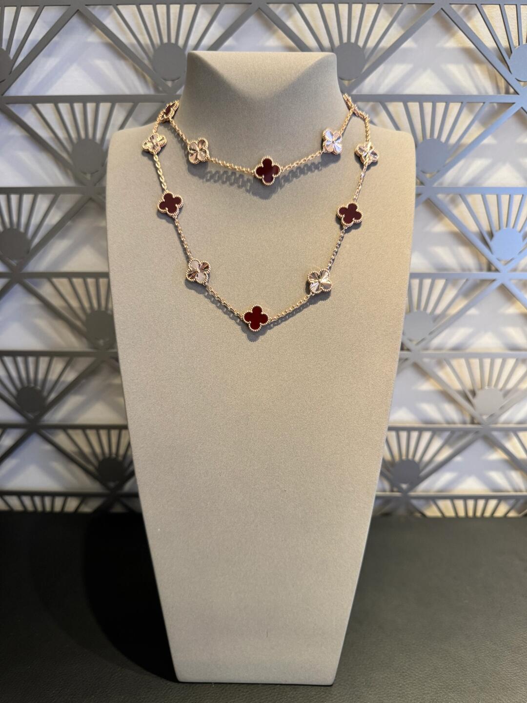 [CiCi]CLOVER 20 MOTIFS LASER CARNELIAN NECKLACE