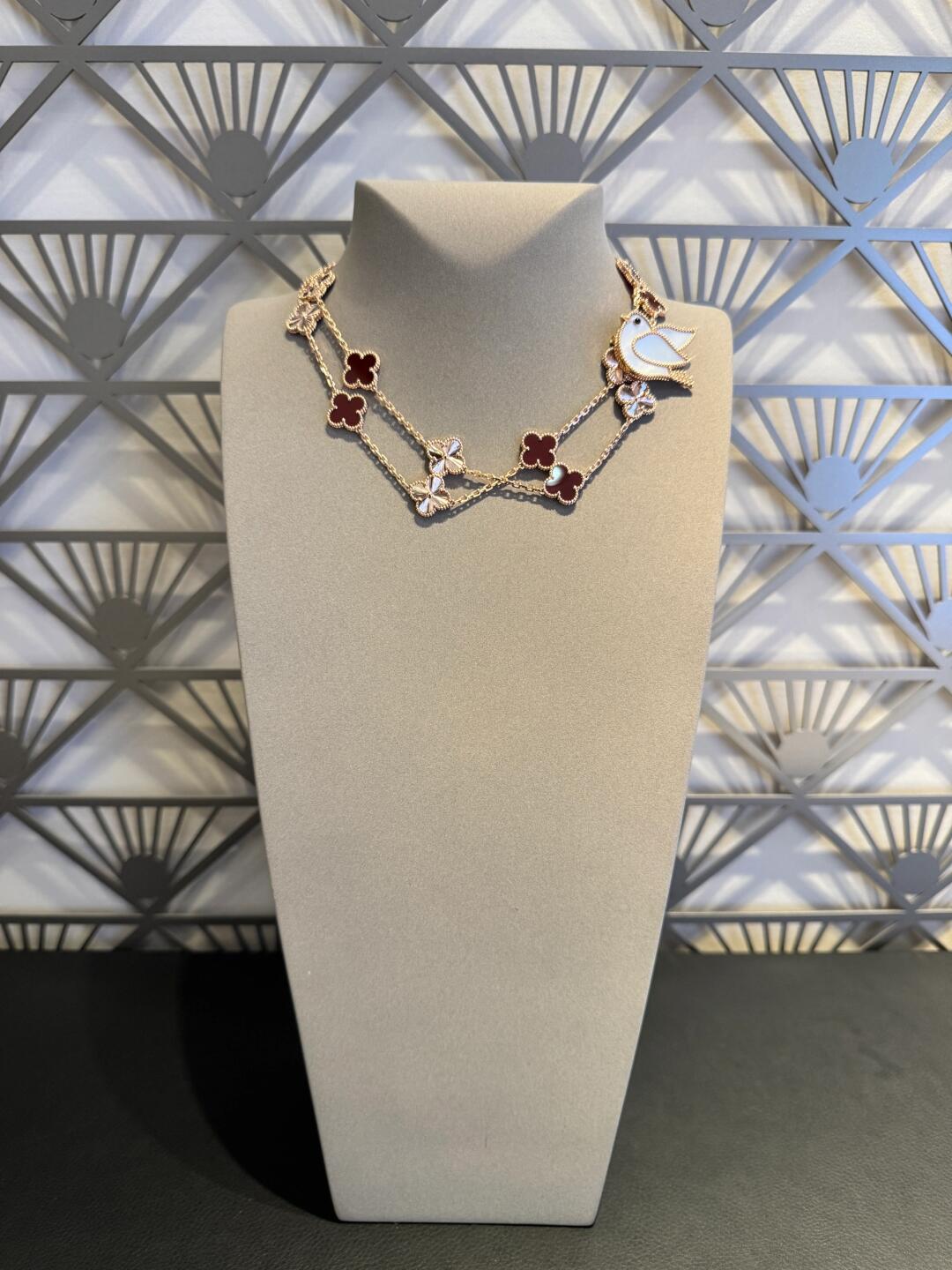 [CiCi]CLOVER 20 MOTIFS LASER CARNELIAN NECKLACE