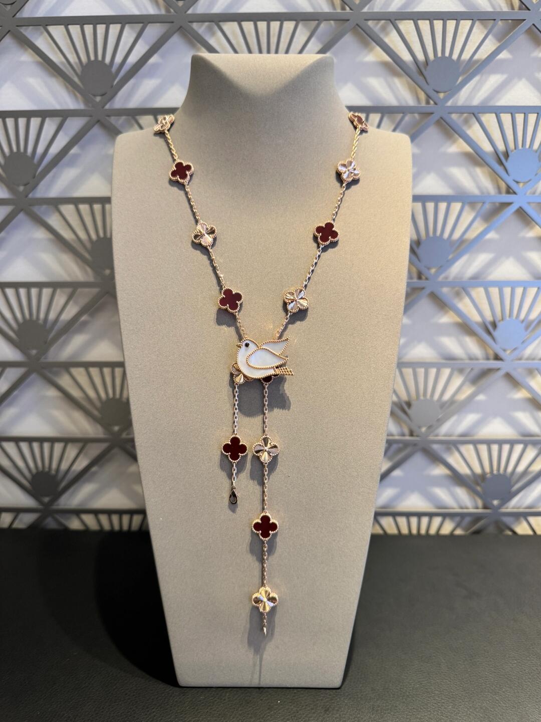 [CiCi]CLOVER 20 MOTIFS LASER CARNELIAN NECKLACE