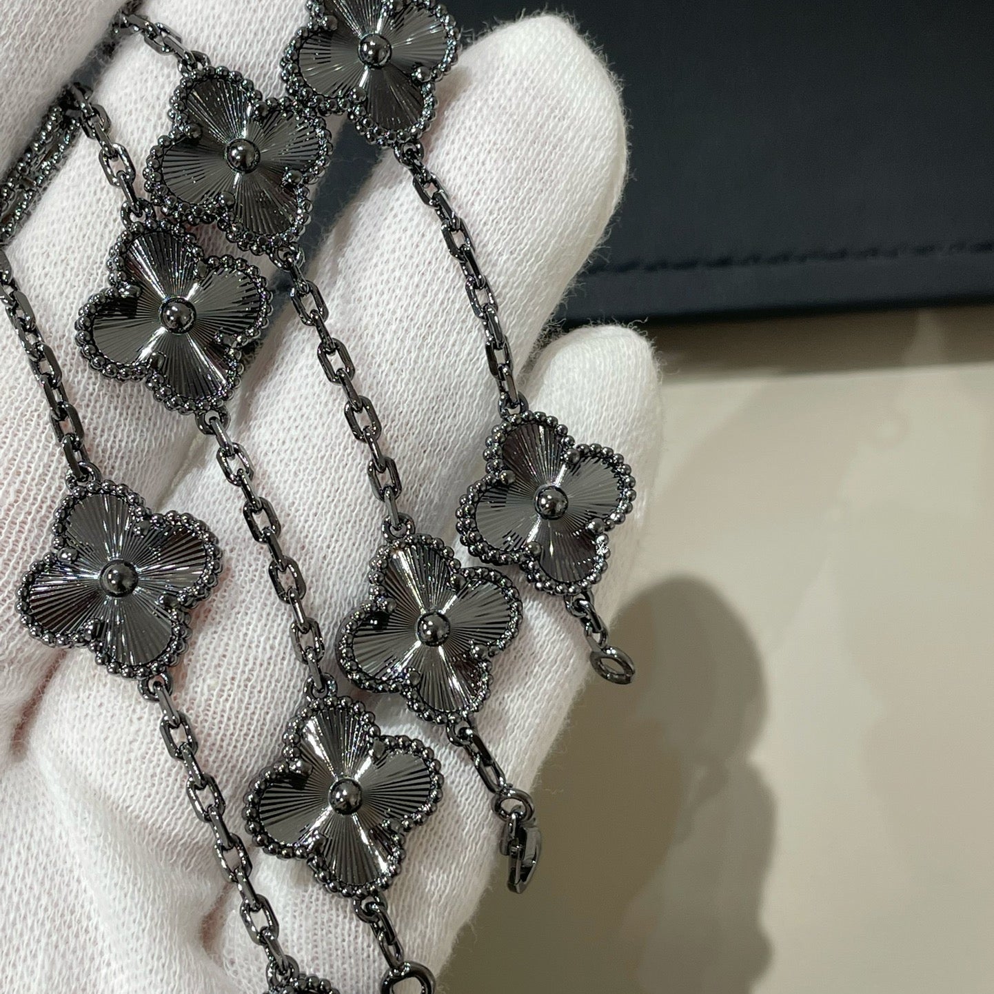 [CiCi]CLOVER 5 MOTIF BLACK BRACELET