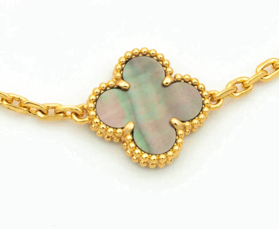[CiCi] CLOVER 5 MOTIF GRAY MOP BRACELET COLLECTION