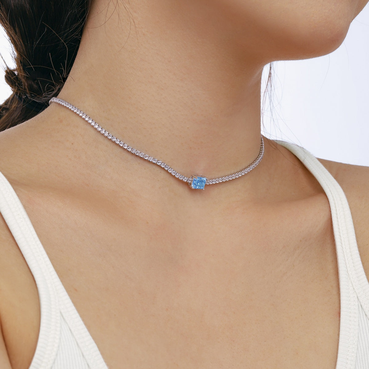 [CiCi]2.0 carat Ornate Emerald Cut Necklace