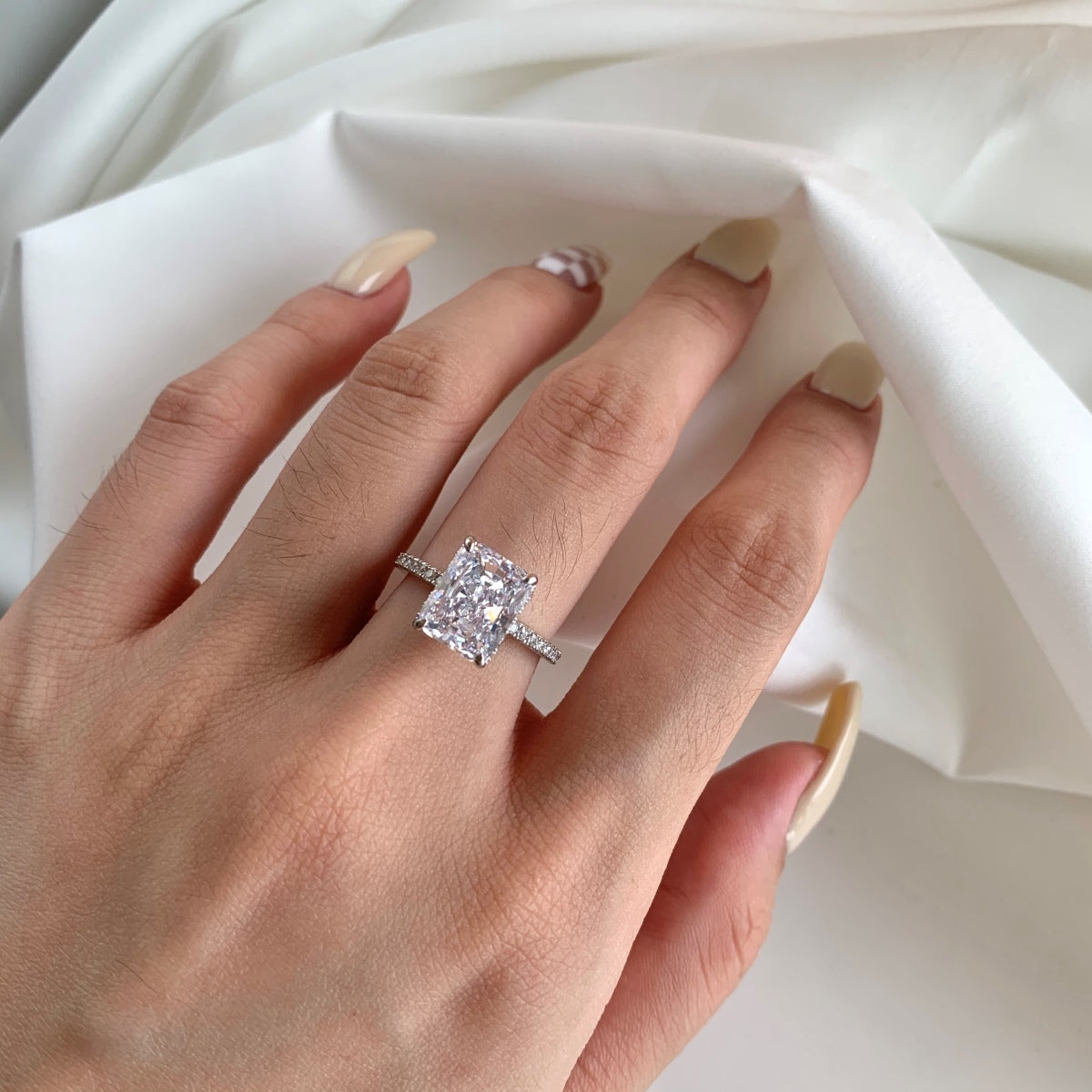 [CiCi]4.0 Carat Luxurious Engagement Ring