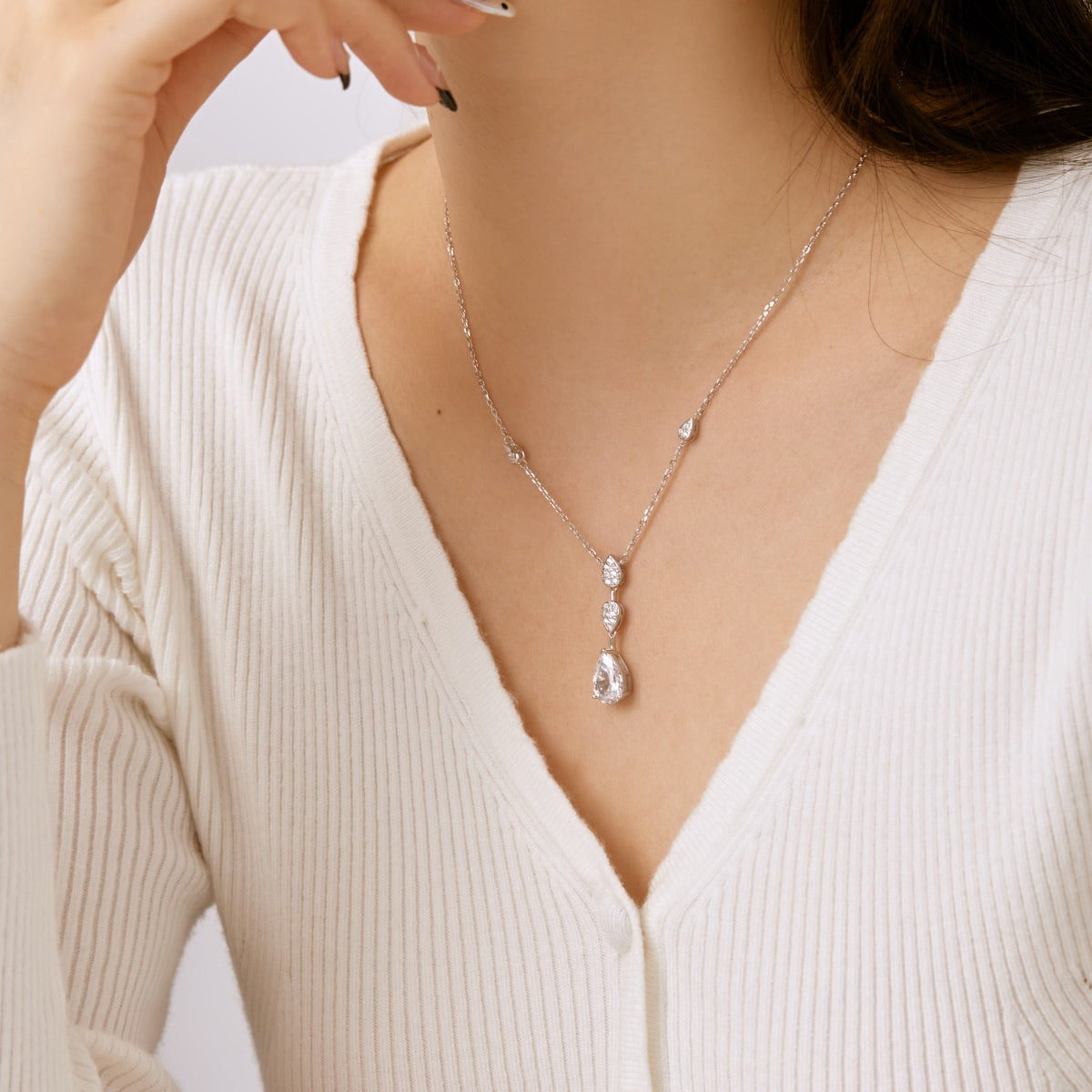 [CiCi]Dazzling Pear Cut Necklace