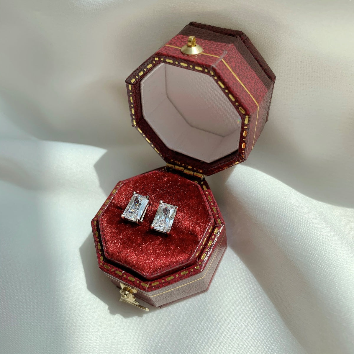 [CiCi]Stylish Shiny Rectangular Center Stone Stud Earrings