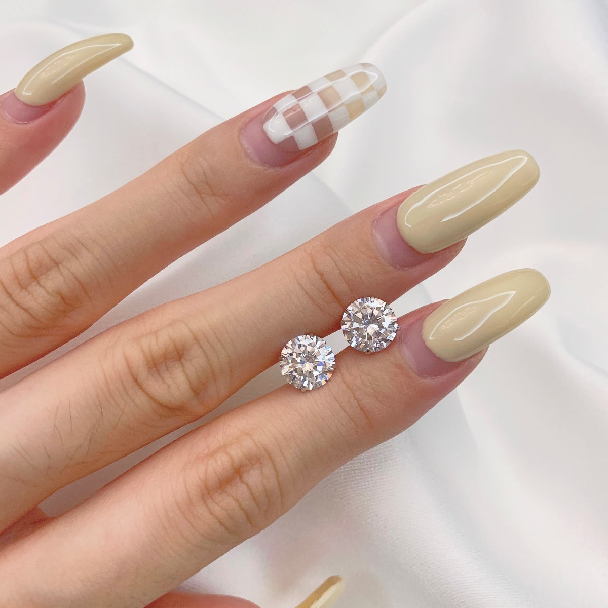 [CiCi]Stylish Shiny Round Center Stone Stud Earrings