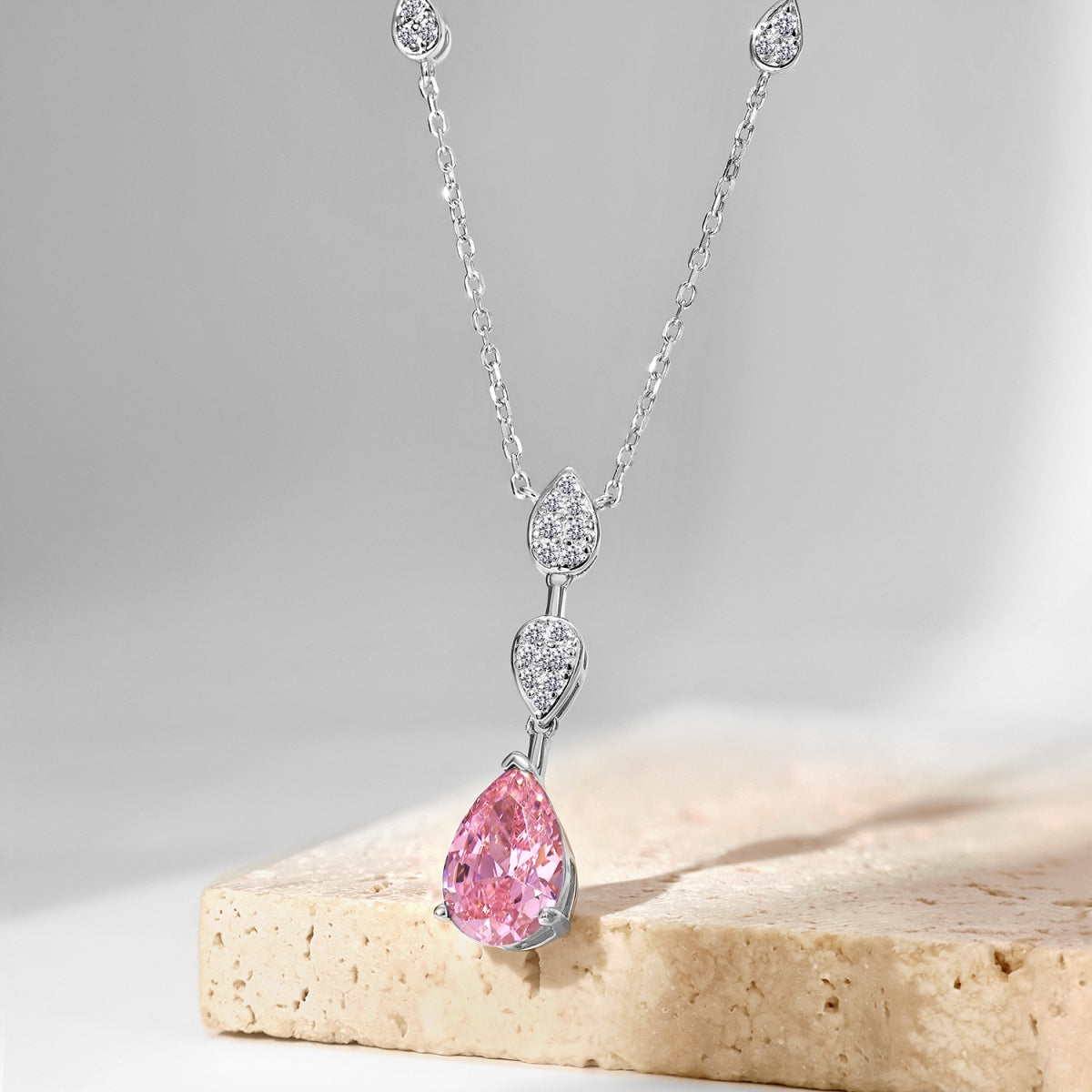 [CiCi]Dazzling Pear Cut Necklace