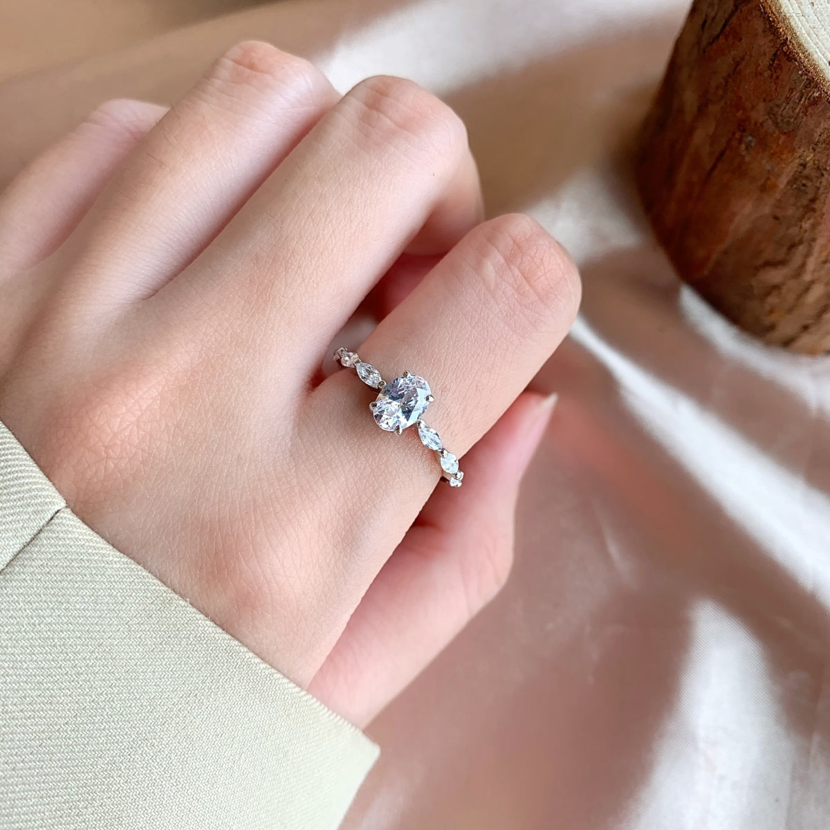 [CiCi]0.75 Carat Luxurious Vibrant Elongated Cushion Cut Daily Ring