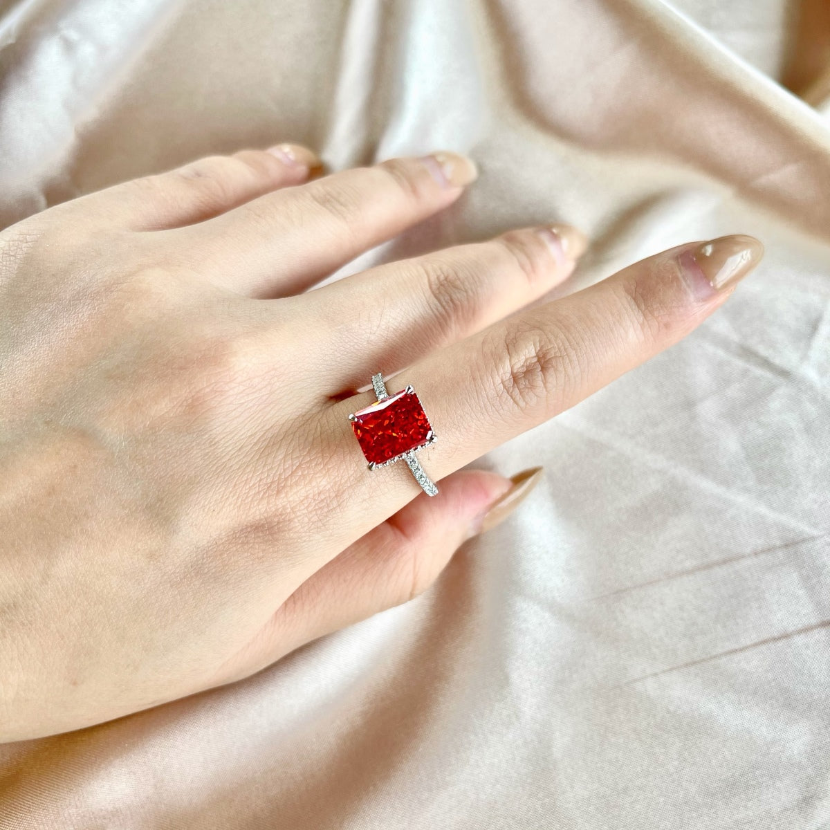 [CiCi]4.0 Carat Luxurious Engagement Ring