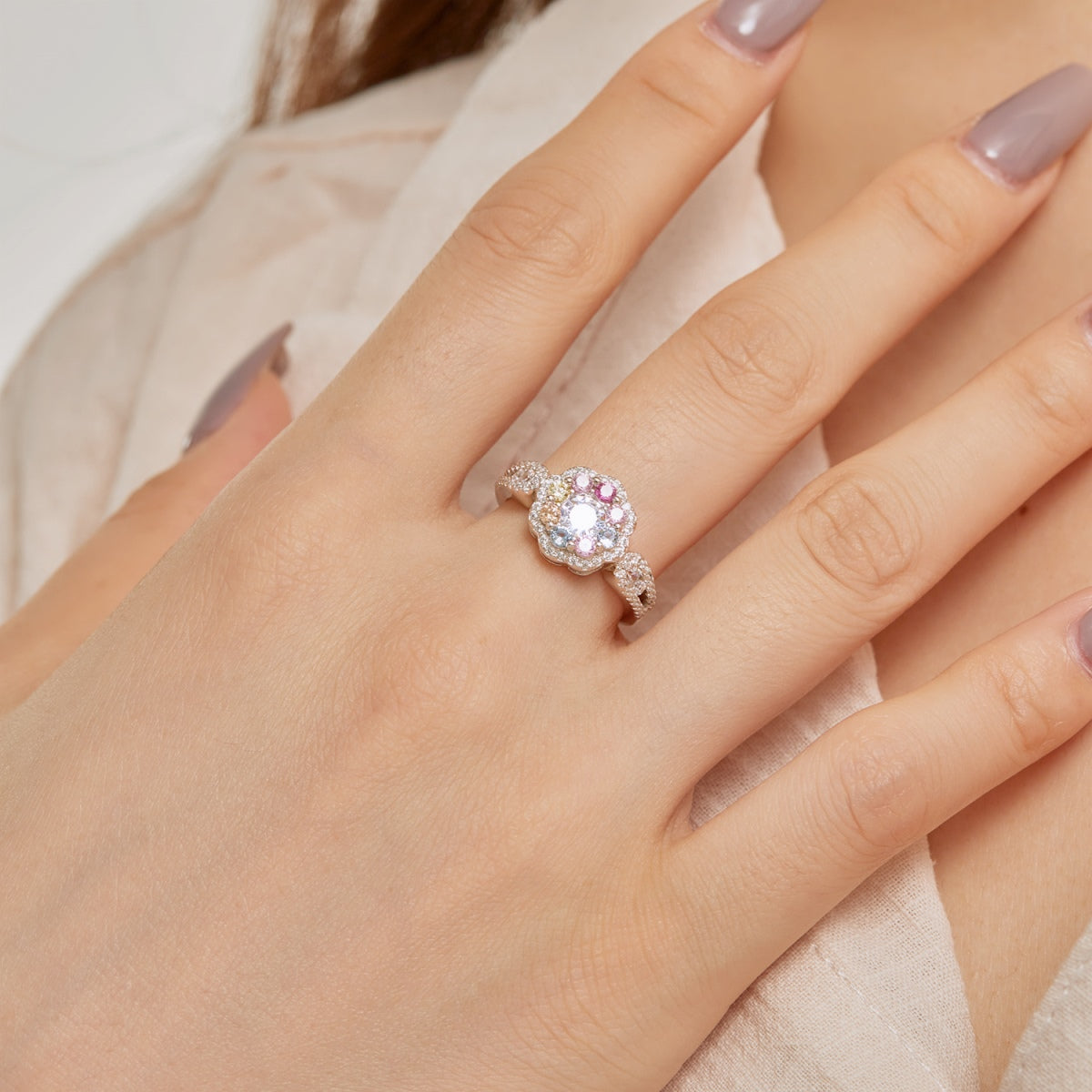 [CiCi]Delicate Colorful Round Cut Flower Shape Wedding Ring