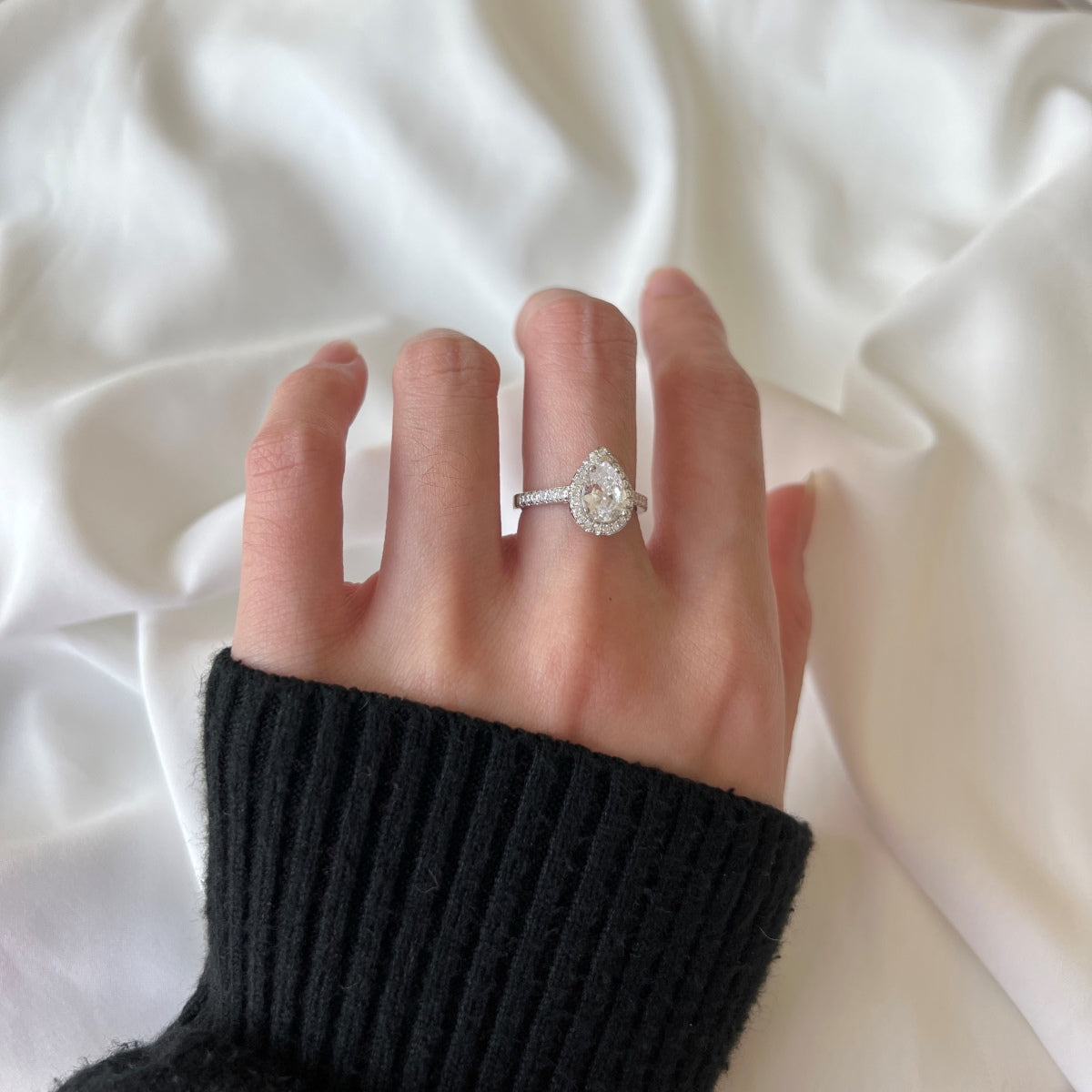 [CiCi]1.0 Carat Luxurious Resplendent Water Drop Shape Wedding Ring