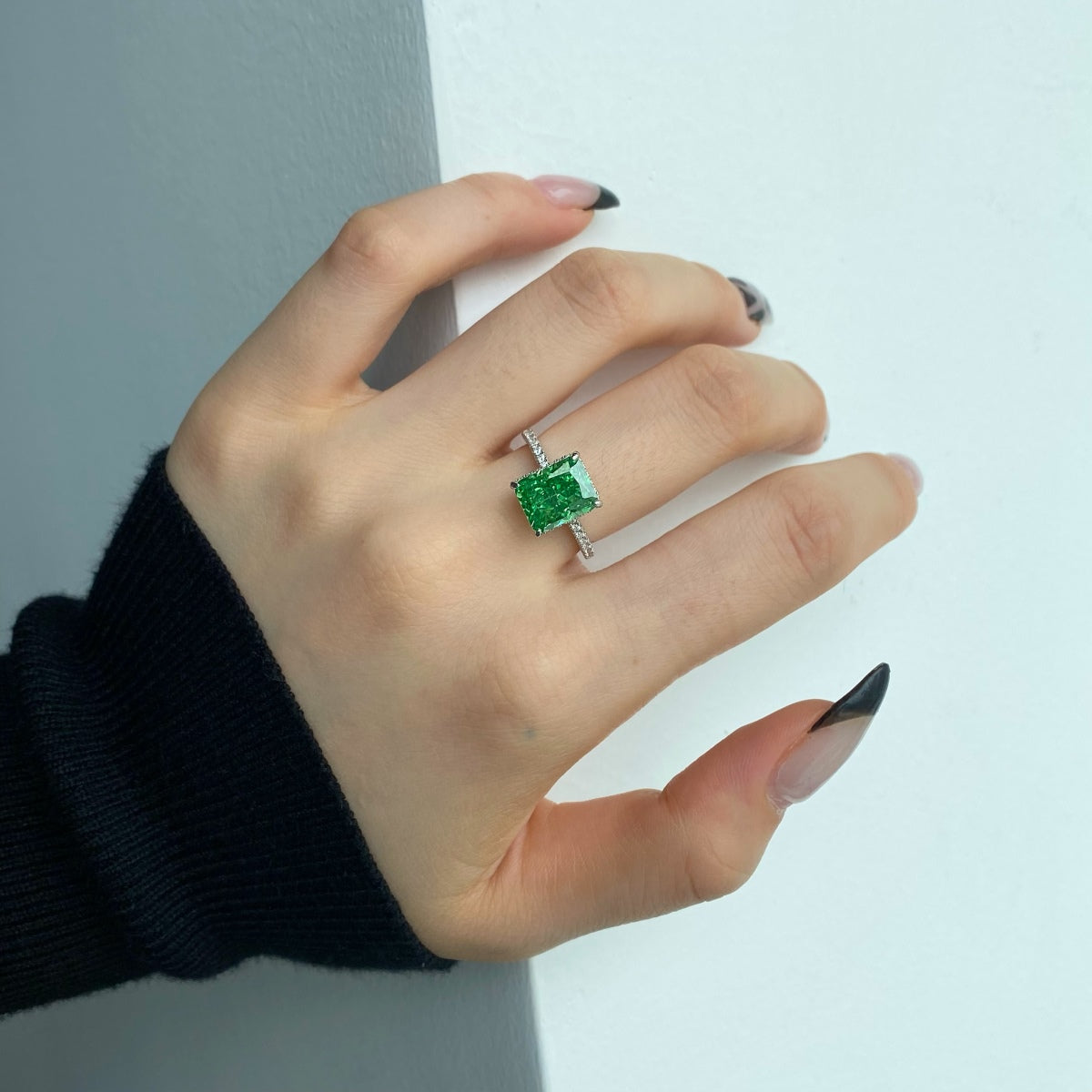 [CiCi]4.0 Carat Luxurious Engagement Ring