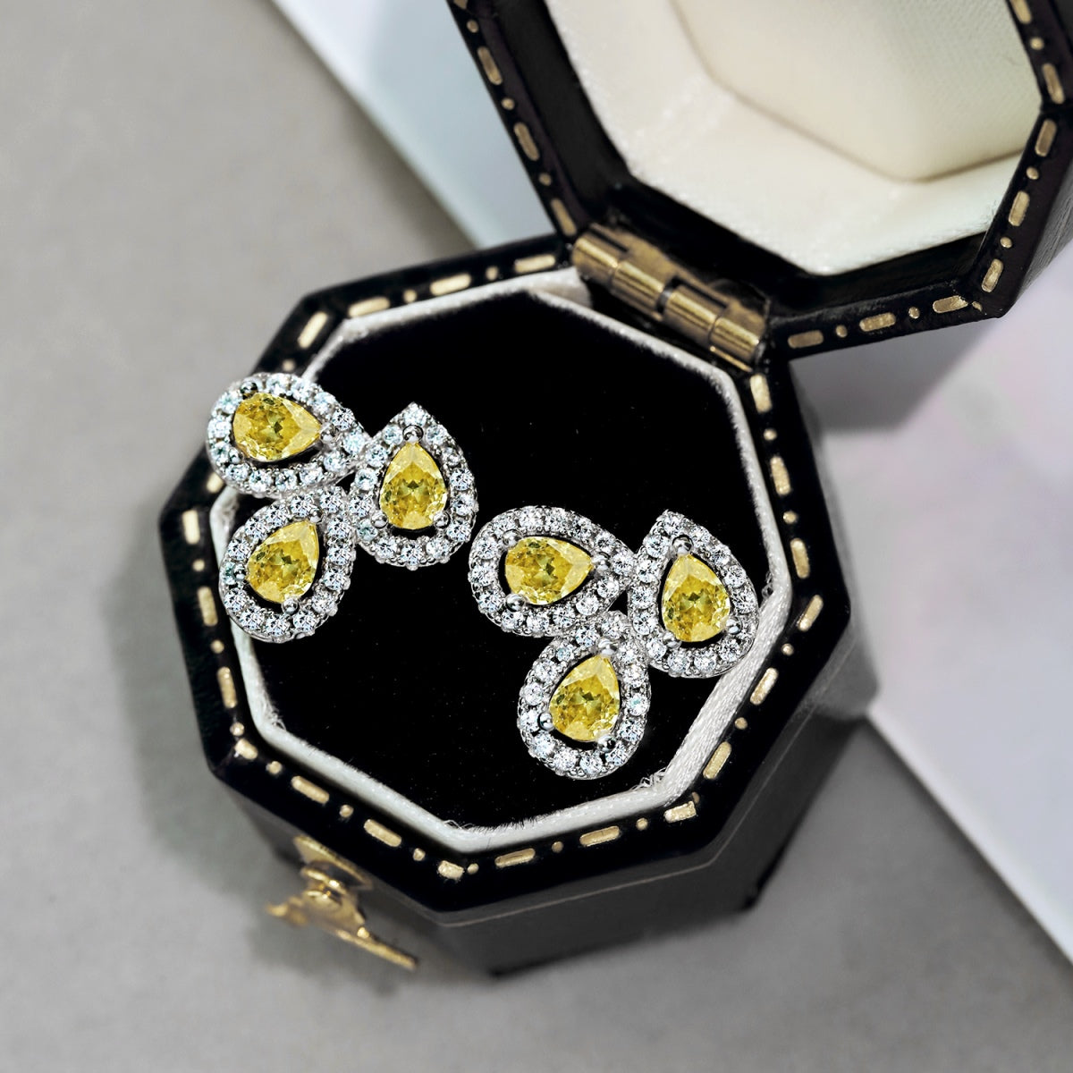 [CiCi]Ornate Flower Shape Pear Cut Lover Earrings