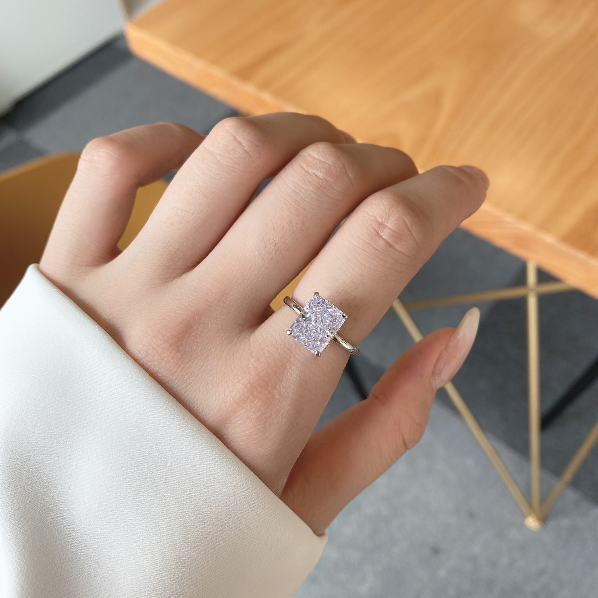 [CiCi]4.0 Carat Ornate Enchanting Radiand Cut Banquet Ring