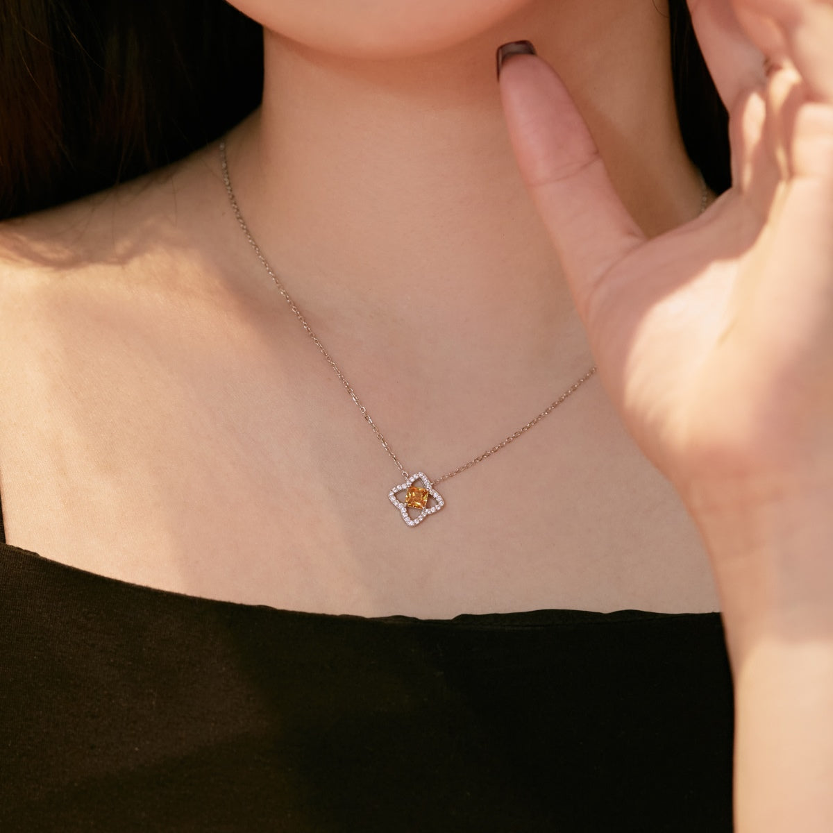 [CiCi]Exquisite Flower Shape Princess Cut Necklace
