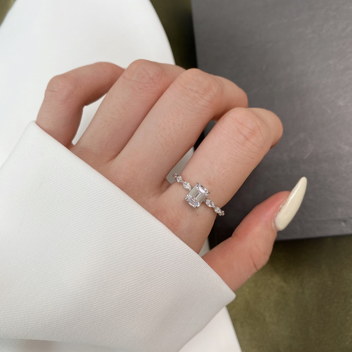 [CiCi]1.0 Carat Dainty Resplendent Radiant Cut Daily Ring