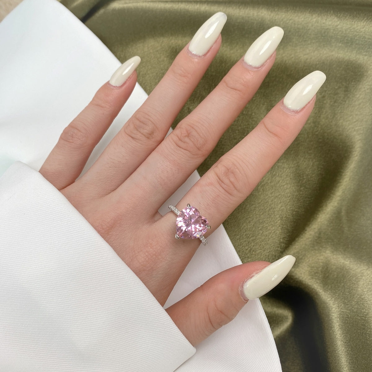 [CiCi]6.0 Carat Luxurious Sparkling Romantic Heart Cut Lover Ring