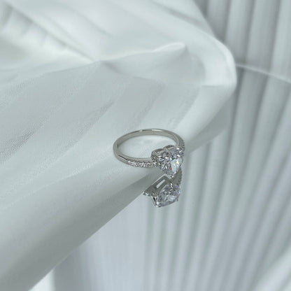 [CiCi]2.0 Carat Dazzling Lustrous Heart Cut Lover Ring