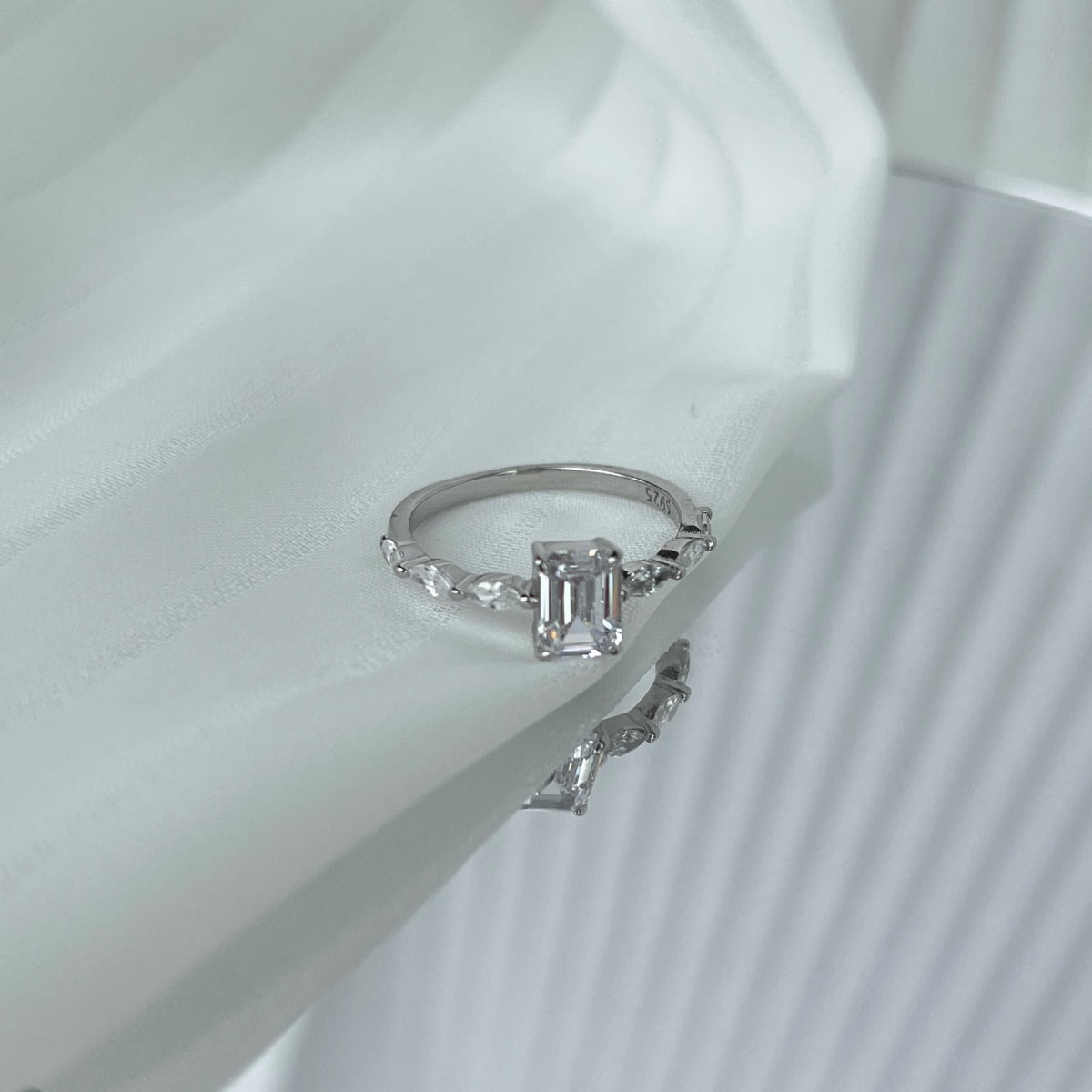 [CiCi]1.0 Carat Dainty Resplendent Radiant Cut Daily Ring