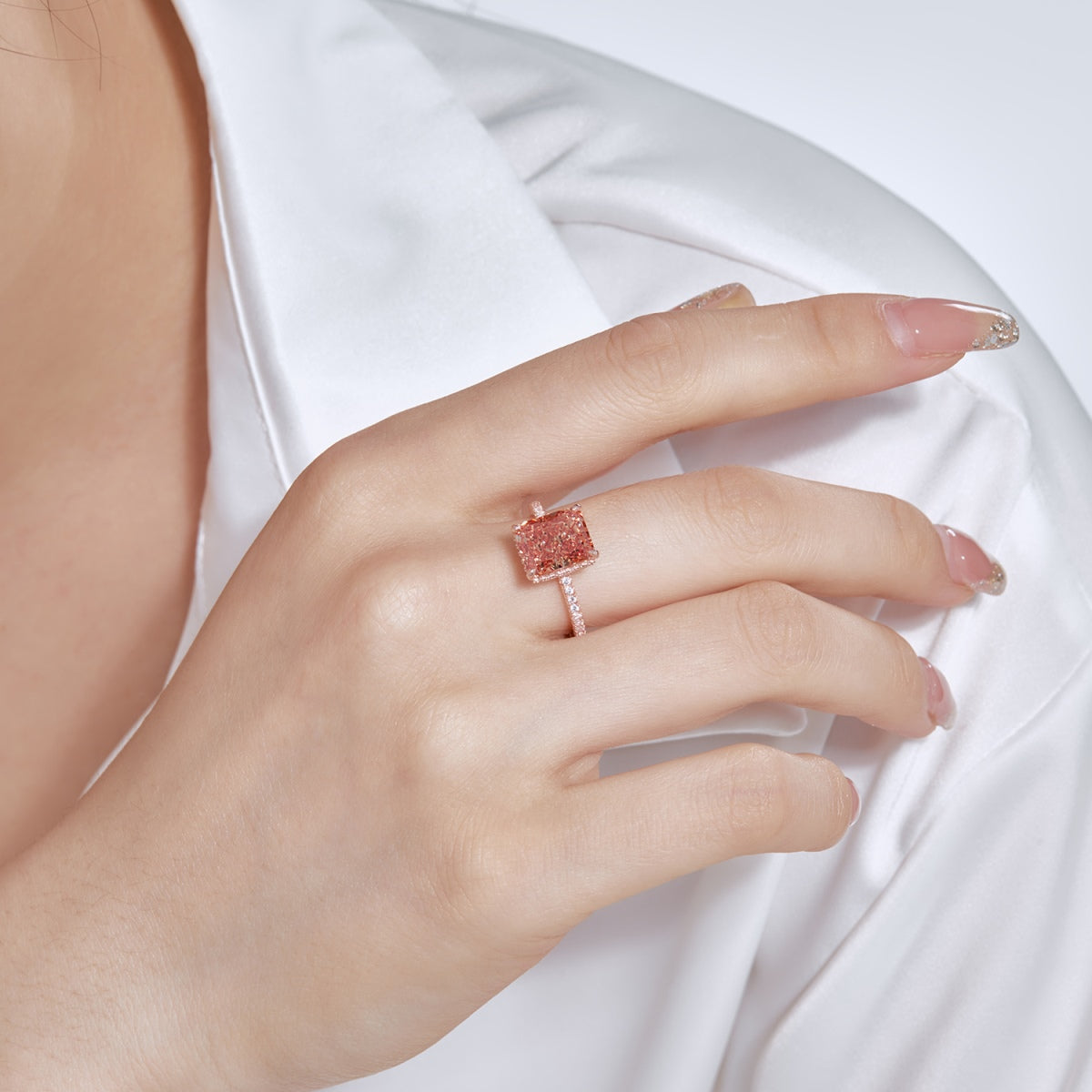 [CiCi]4.0 Carat Luxurious Engagement Ring