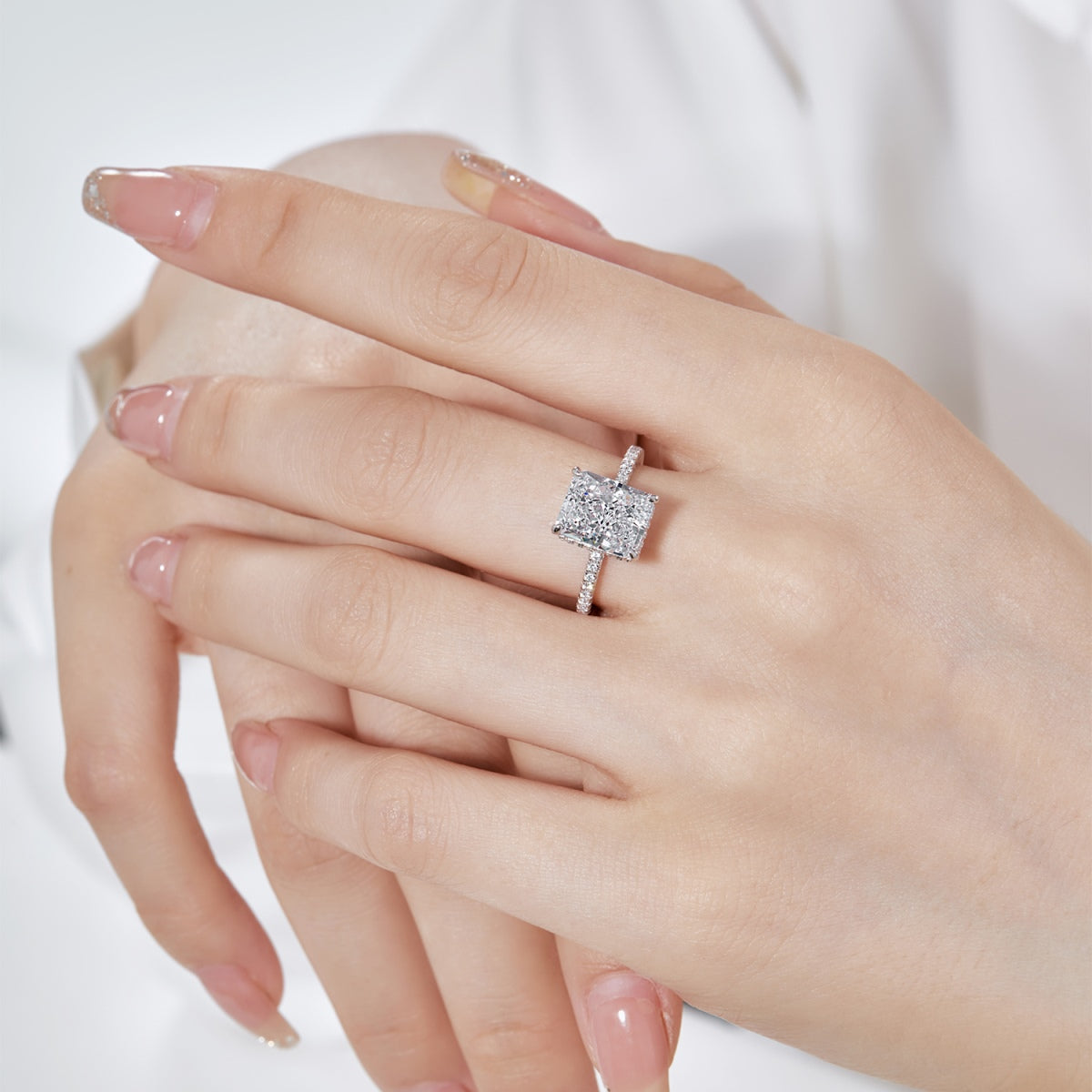 [CiCi]4.0 Carat Luxurious Engagement Ring