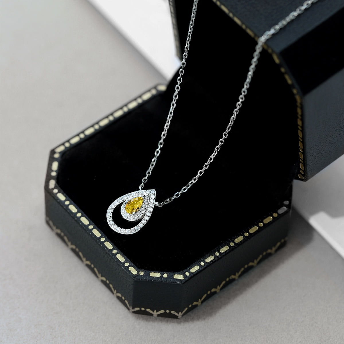[CiCi]Sparkling Pear Cut Necklace
