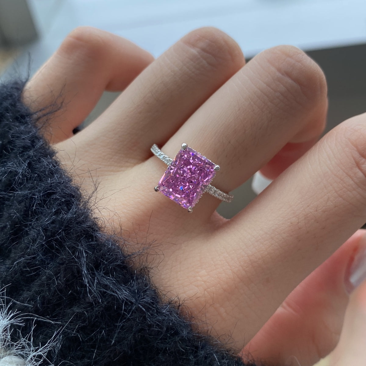 [CiCi]4.0 Carat Luxurious Engagement Ring