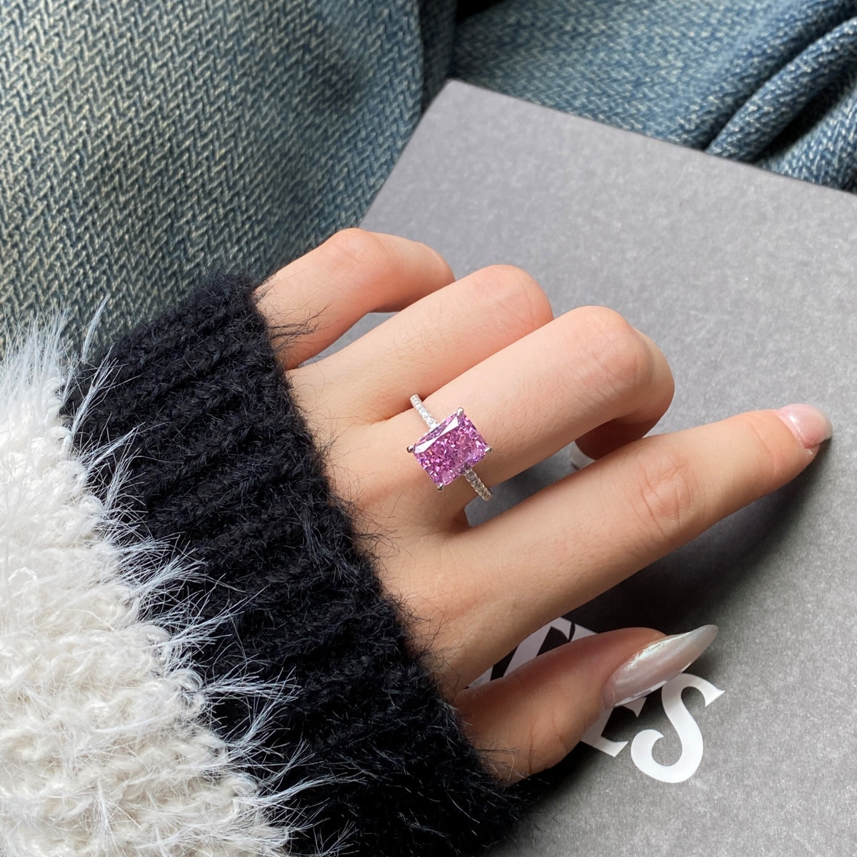 [CiCi]4.0 Carat Luxurious Engagement Ring