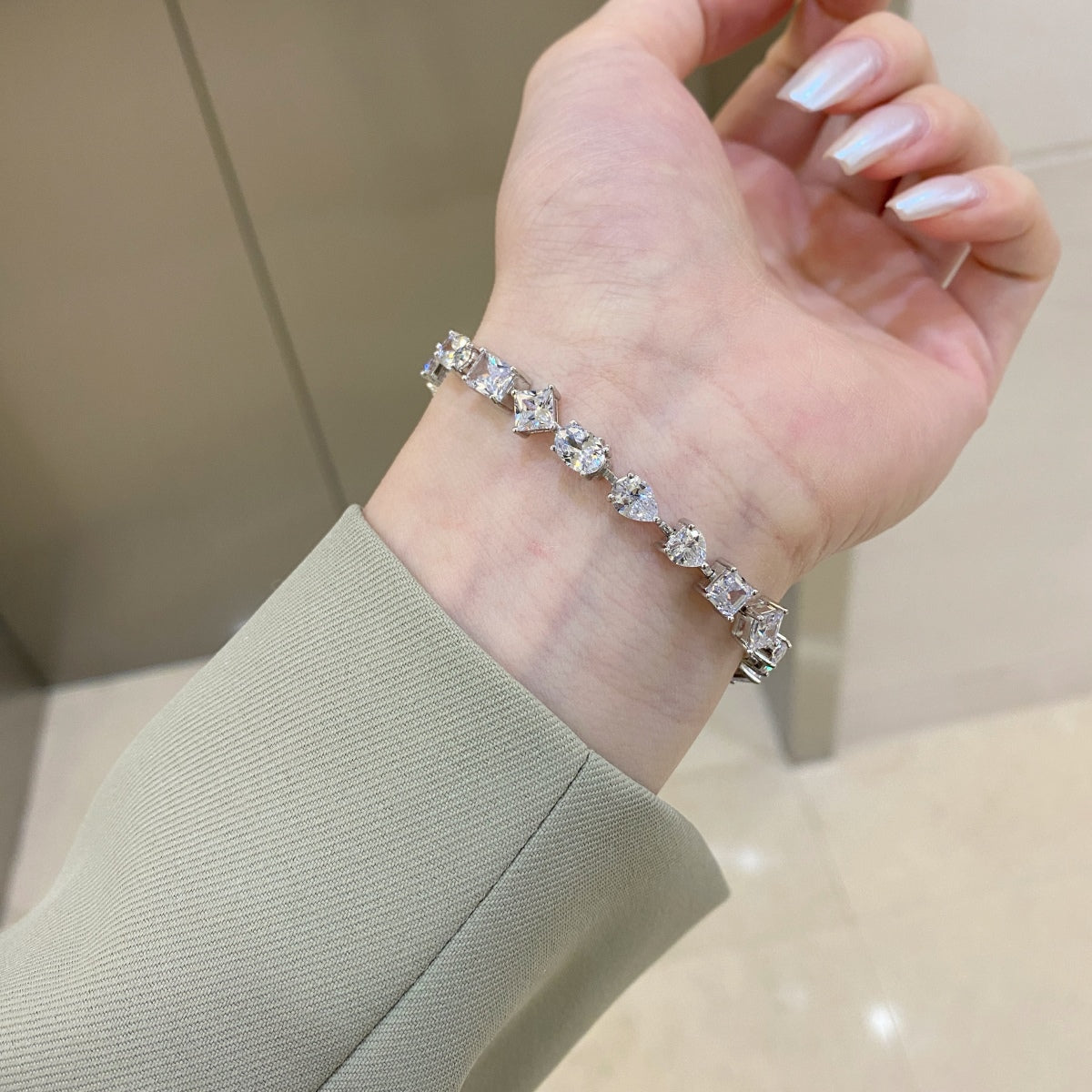 [CiCi]Unique Exquisite Multi Cut Daily Bracelet
