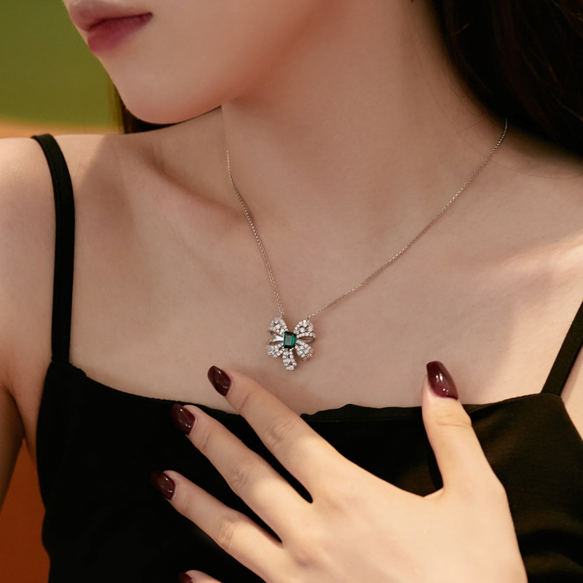 [CiCi]Luxurious Flower Shape Emerald Cut Necklace
