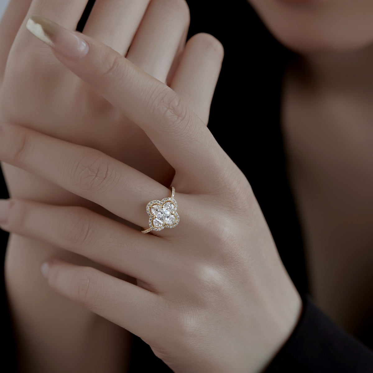 [CiCi]Luxurious Eternity Flower Shape Banquet Ring
