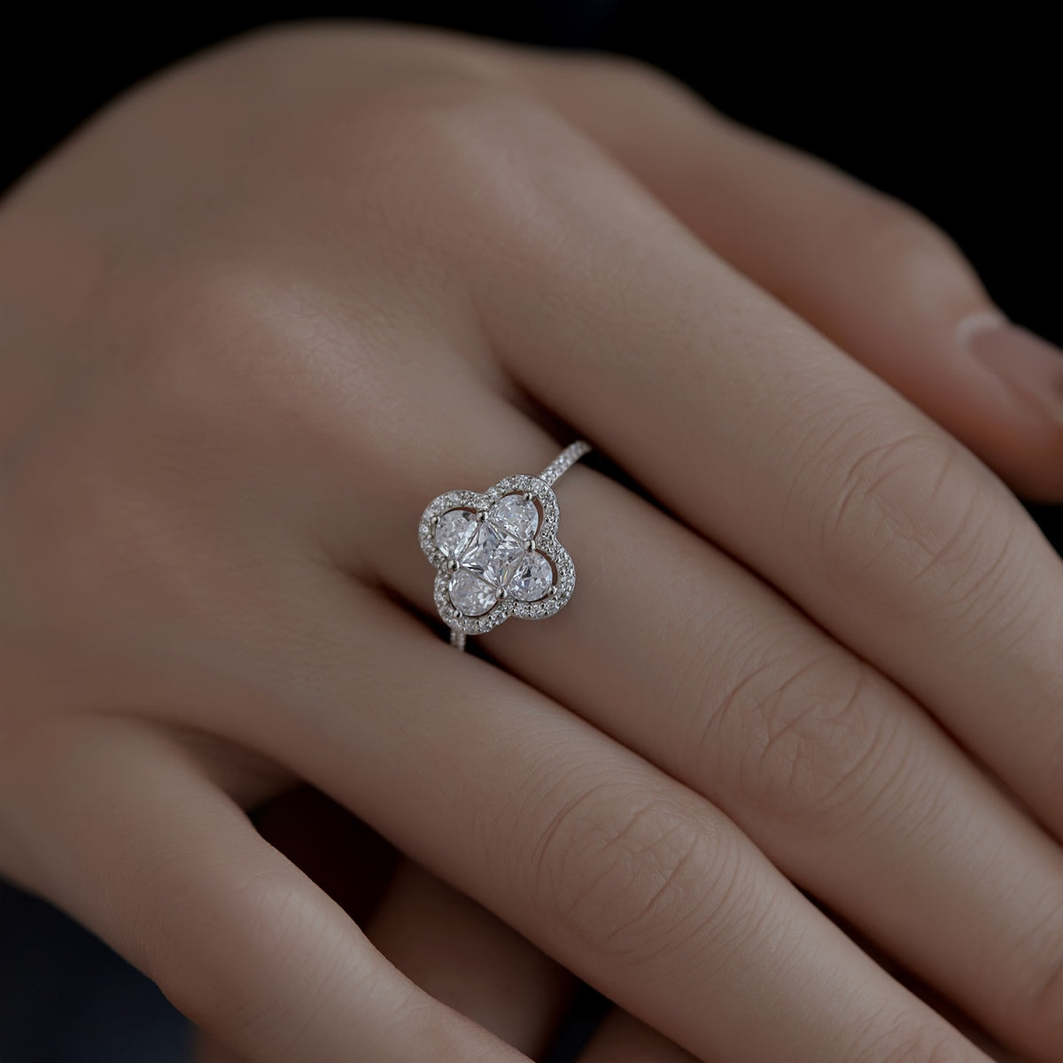 [CiCi]Luxurious Eternity Flower Shape Banquet Ring