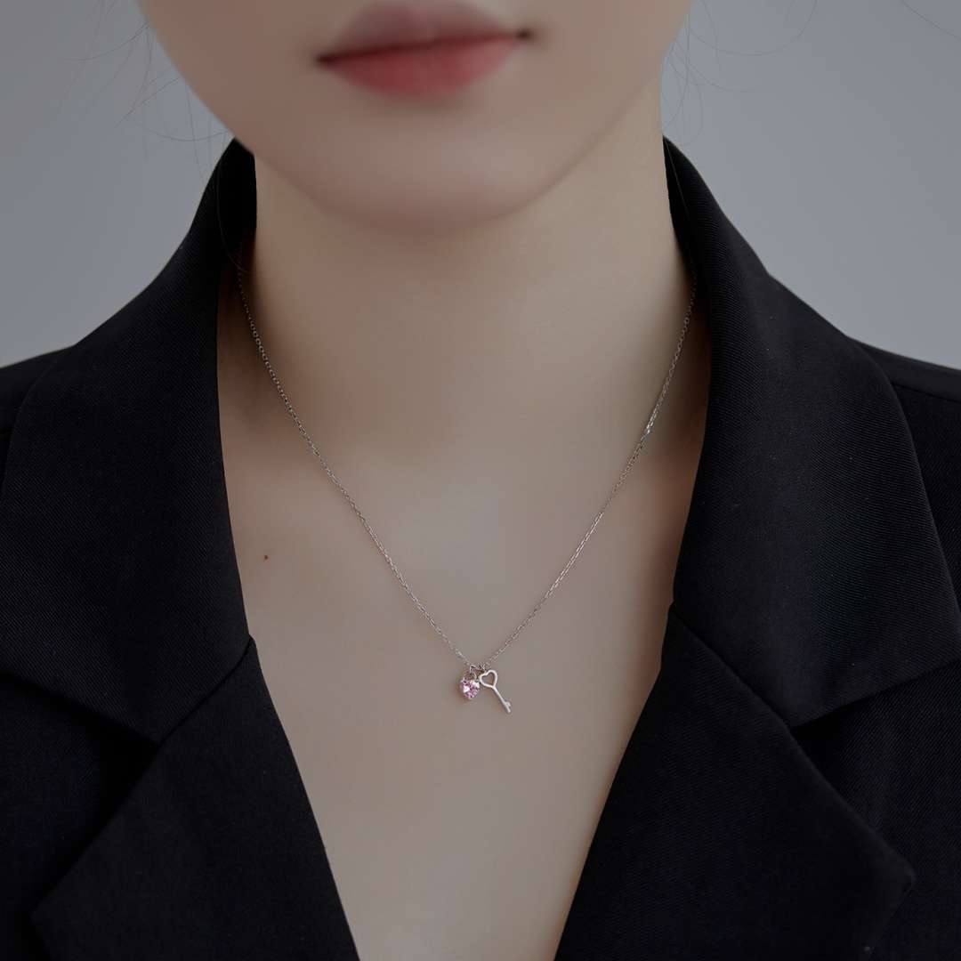[CiCi]Unique Heart Shape Key Pendent Necklace