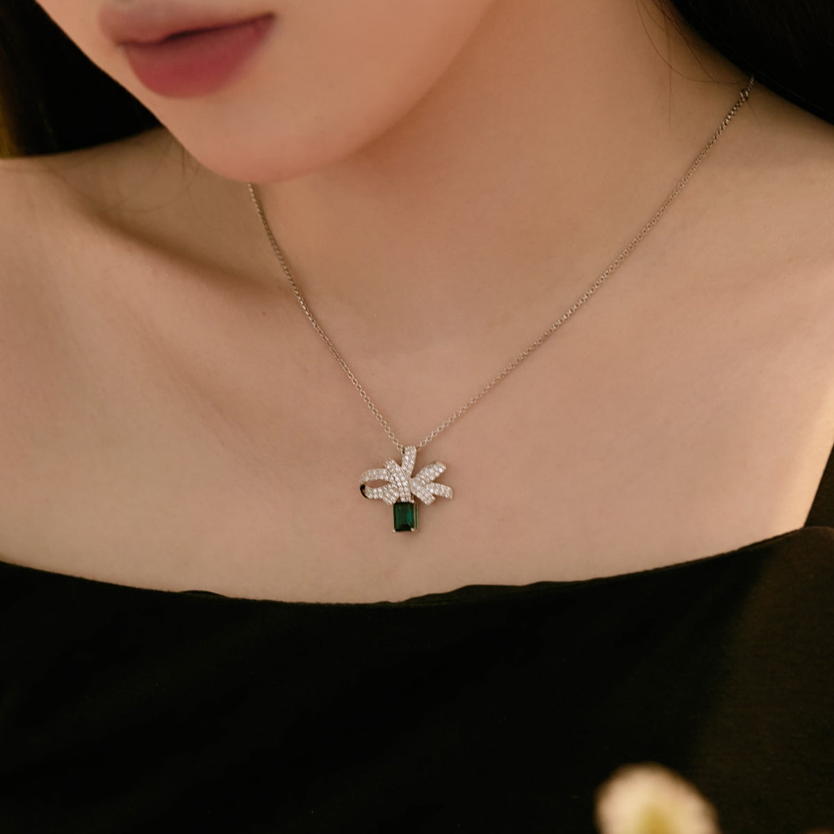 [CiCi]Luxurious Flower Shape Emerald Cut Necklace