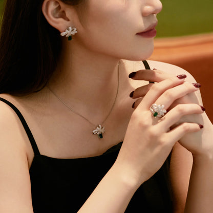 [CiCi]Luxurious Flower Shape Emerald Cut Necklace