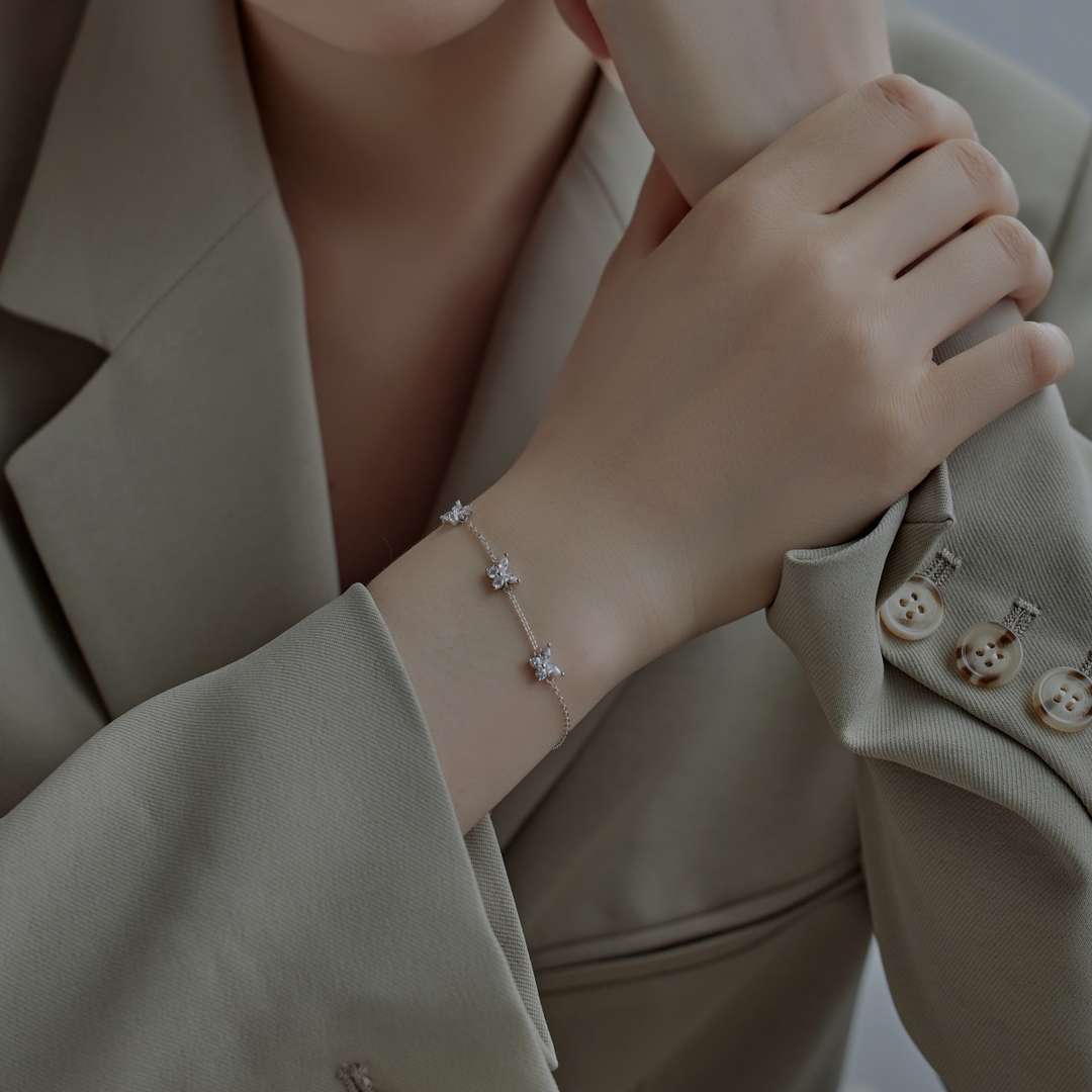 [CiCi]Radiant Butterfly Shape Necklace