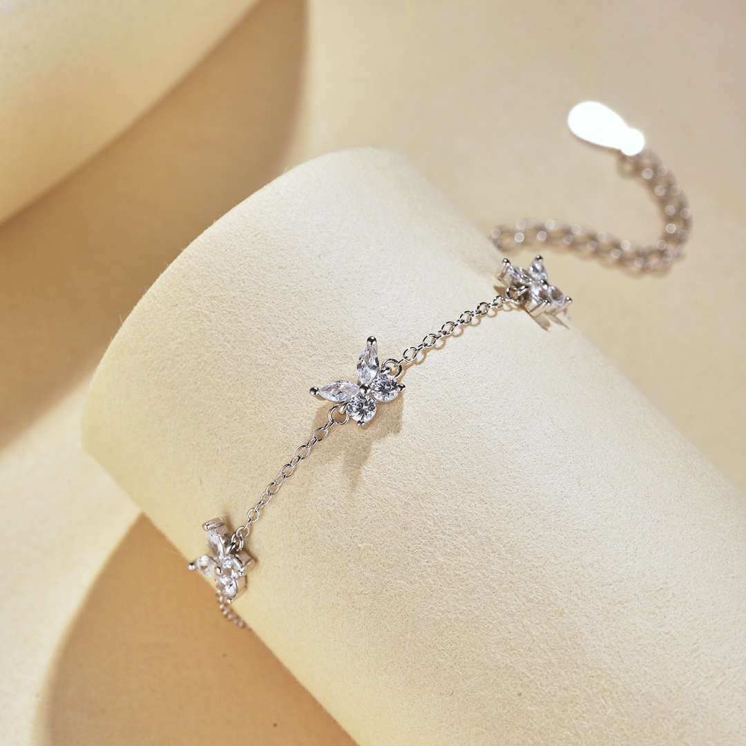[CiCi]Radiant Butterfly Shape Necklace