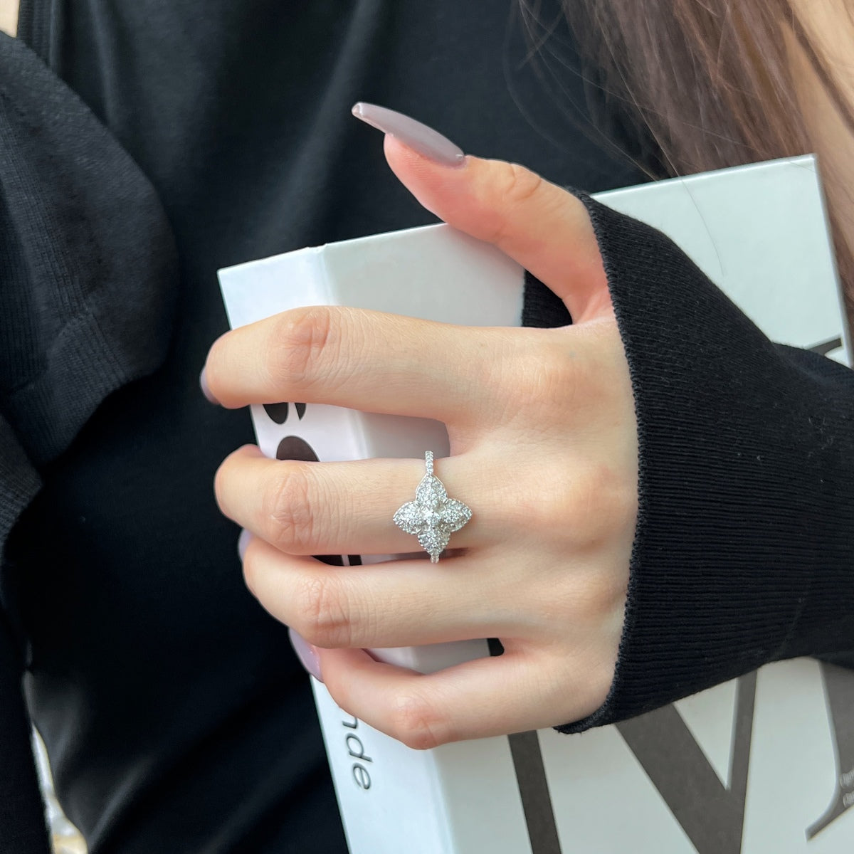 [CiCi]Luxurious Colorful Flower Shape Banquet Ring