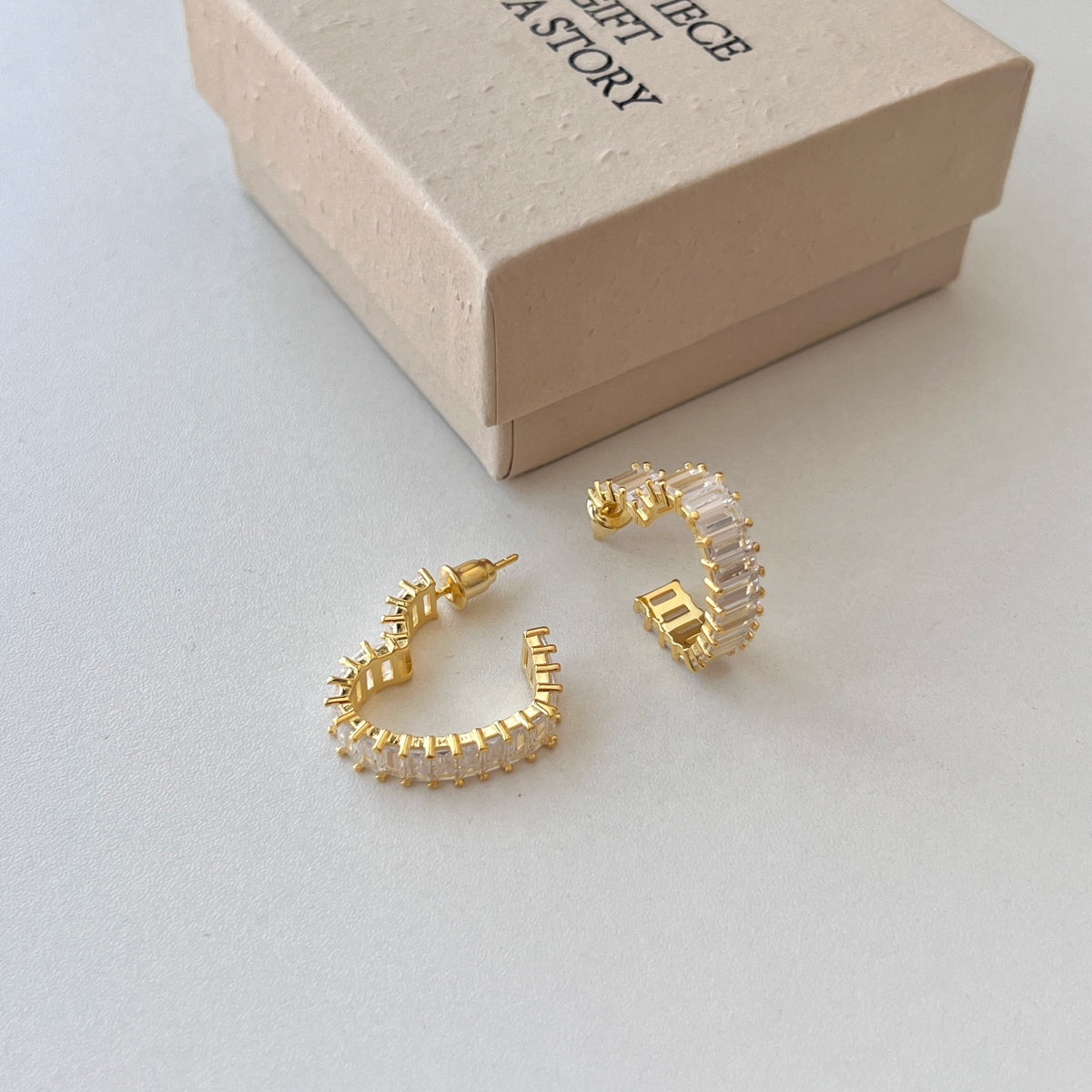 [CiCi]Radiant Heart Cutout Earrings