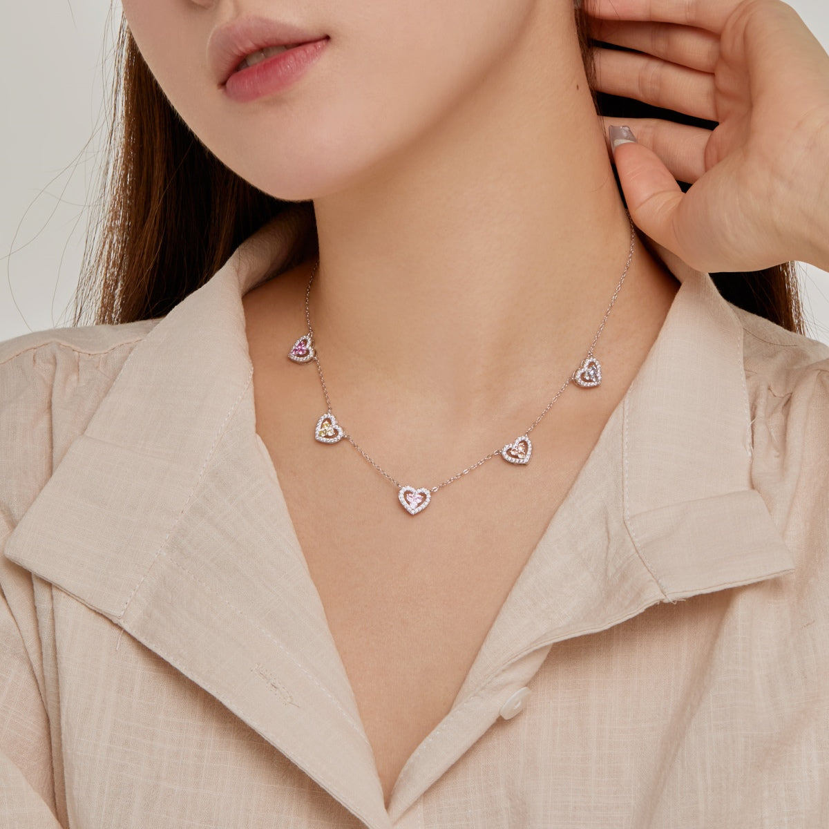 [CiCi]Sparkling Five Heart Necklace