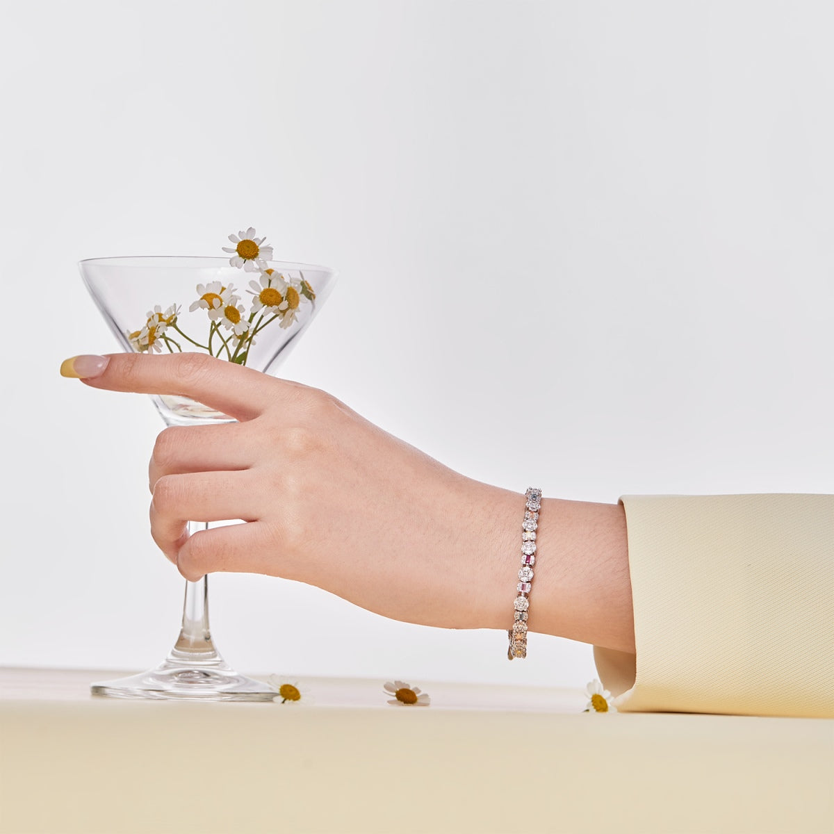 [CiCi]Dazzling Radiant Multi Cut Daily Bracelet