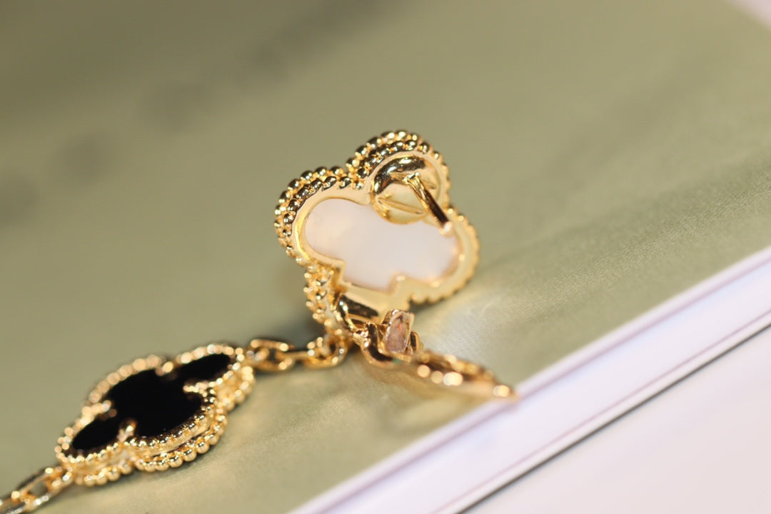[CiCi]CLOVER EARRINGS GOLD ONYX MOP 3 MOTIF