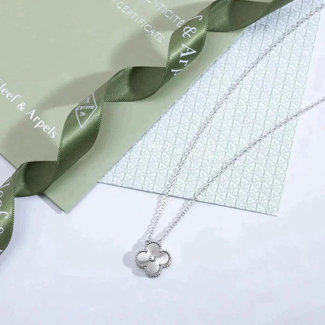 [CiCi]CLOVER  15MM DIAMOND LASER NECKLACE SILVER