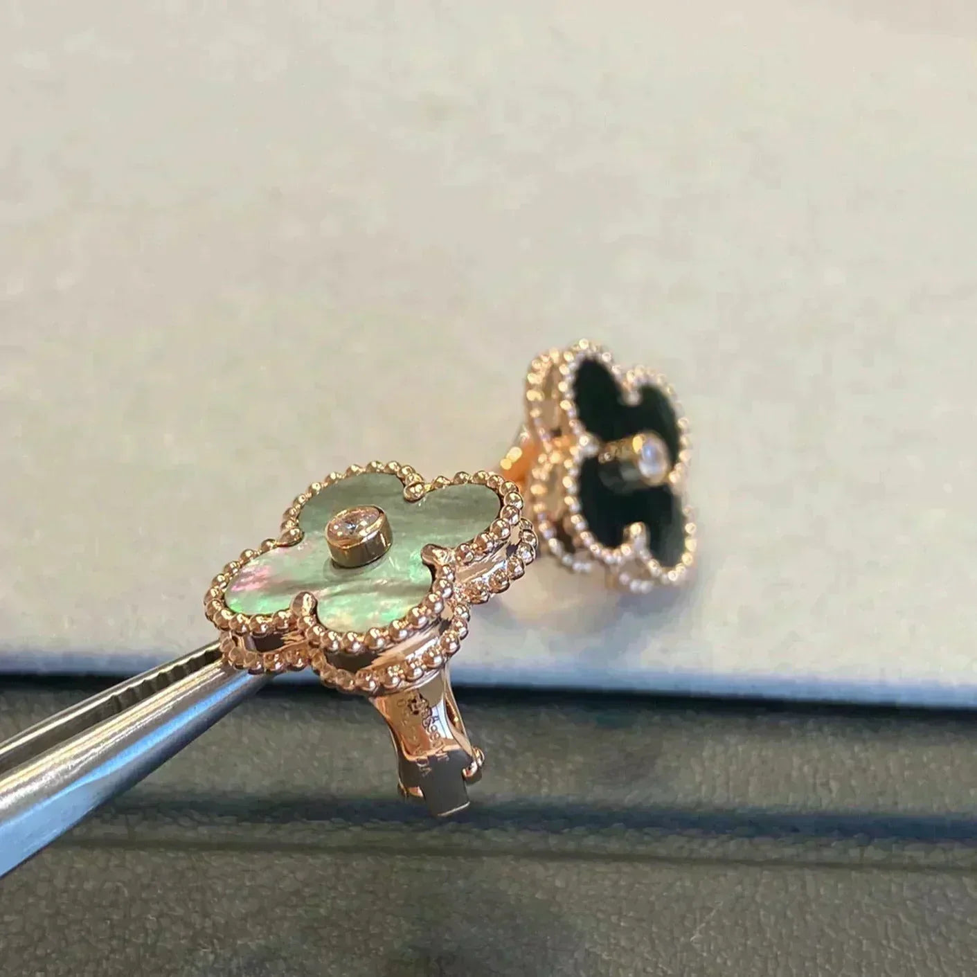 [CiCi]CLOVER MEDIUM 1 MOTIFS GRAY MOP  DIAMOND EARRINGS