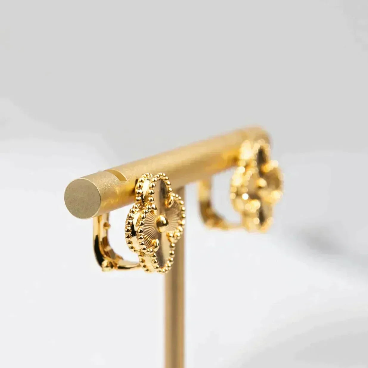 [CiCi]CLOVER MEDIUM 1 MOTIFS LASER EARRINGS