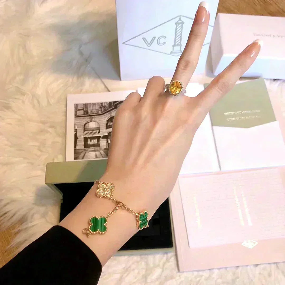 [CiCi] CLOVER 5 MOTIF MALACHITE BRACELET COLLECTION