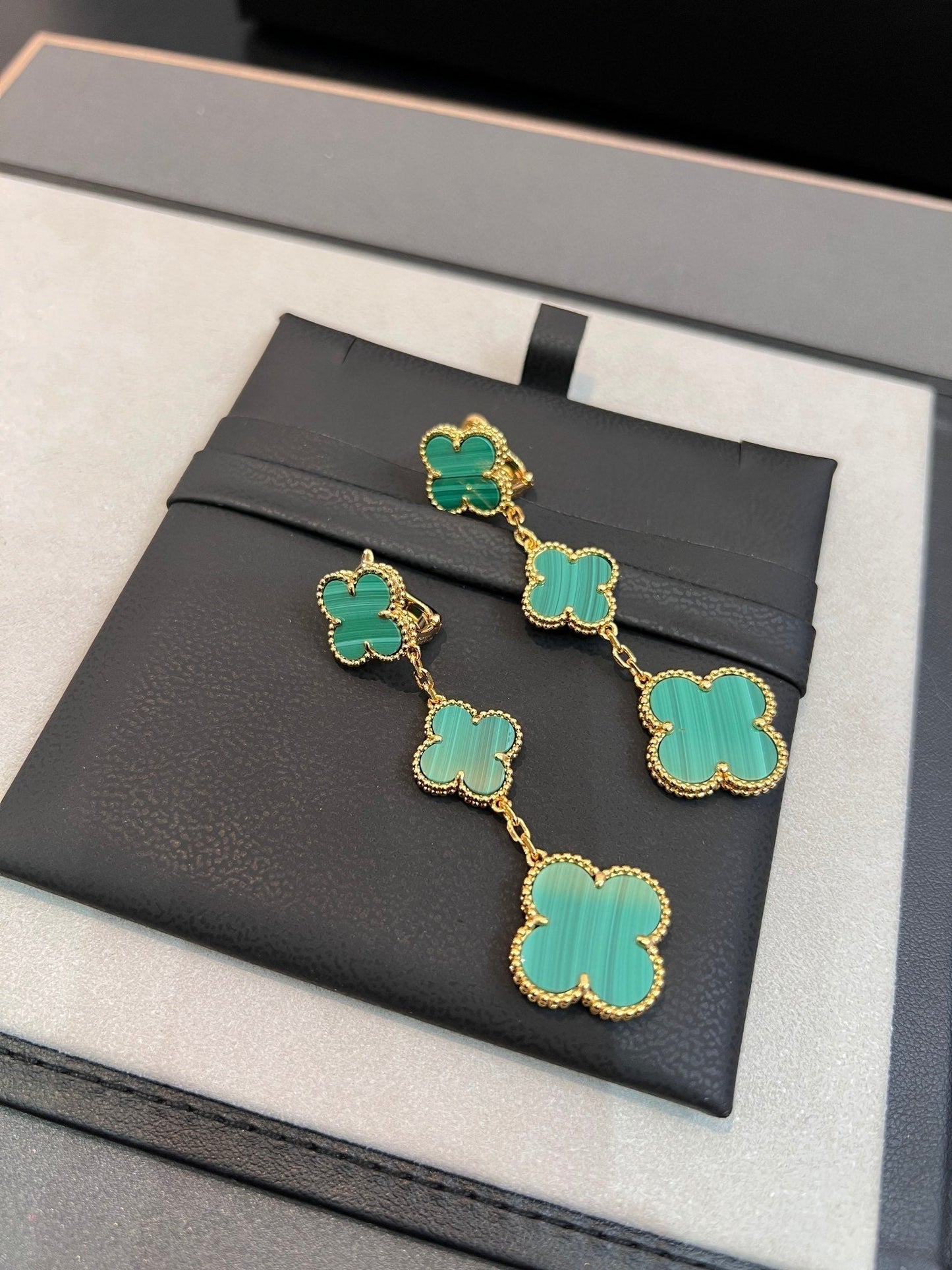 [CiCi]CLOVER MALACHITE 3 MOTIFS GOLD
