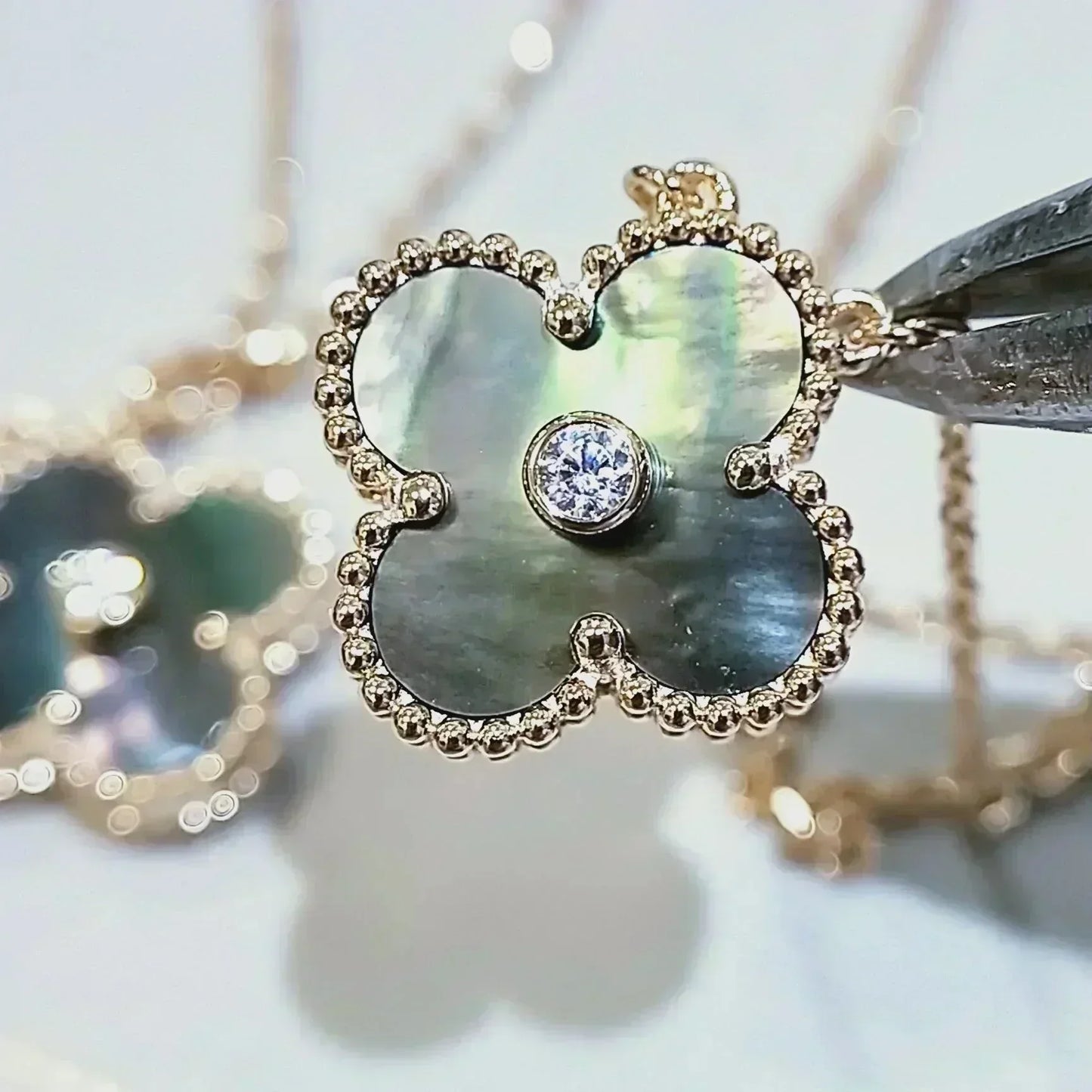 [CiCi]CLOVER 15MM DIAMANT- UND GRAUE-PERLMUTT-HALSKETTE
