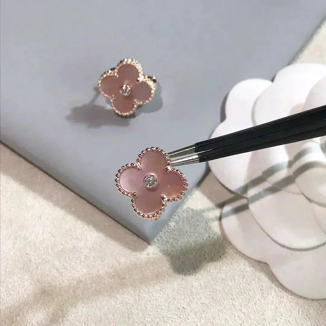 [CiCi]CLOVER MEDIUM 1 MOTIFS  PINK MOP DIAMOND EARRINGS